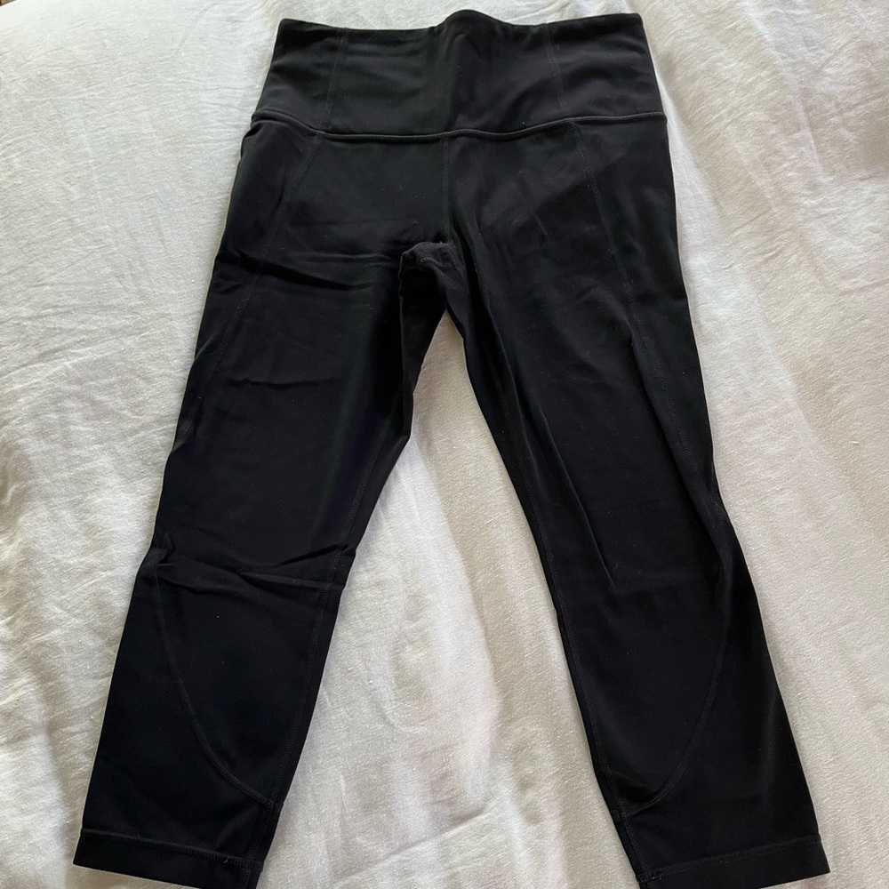 Like-new athleta salutation capri